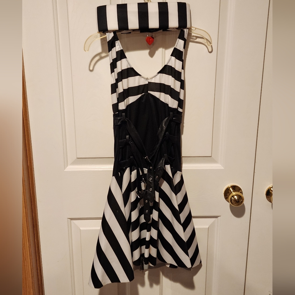 Leg Avenue Prisoner of Love Adult Costume